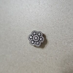 Pandora charm/Flower